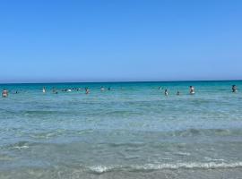 kelibia ezzahra plage appart a 170 m du plage，位于Ḩammām al Ghazzāz的酒店