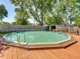 Private Pool and Yard Pet-Friendly Home in Toledo，位于托莱多的酒店