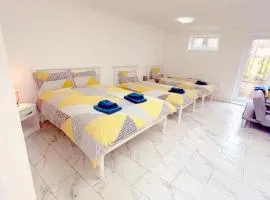 Large Open Plan Flat in Morden, South London