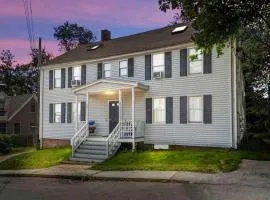 Lovely Downtown Oasis Near Hospitals, Colleges, and Beaches