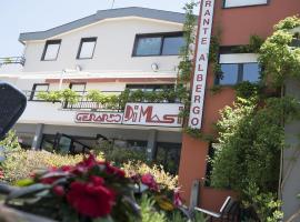 Ristorante Albergo Gerardo Di Masi，位于Caposele圣杰拉德神殿附近的酒店