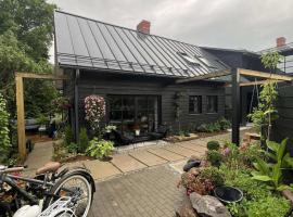 Black House Pärnu，位于派尔努的酒店