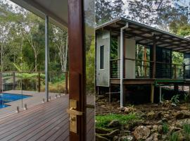 Snows Screek Retreat - The Pool & Creek Houses，位于Upper Coopers Creek的酒店