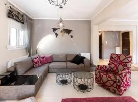 Mary's Modern and Elegant apartment