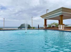 Oceanview Costa del Mar Condo with Pool and Smart TV，位于Pole Ojea的酒店