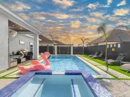 Blissful Escape-Lux Modern 3BR Home Pool,Heated Spa and Mini Golf