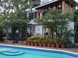 Doña Mayra Aparta Hotel