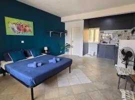 Celina's Cozy Studio & Beach Life in One