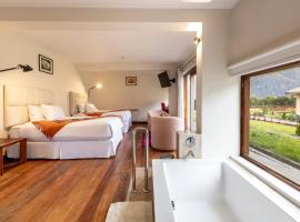 Casa Eva Hotel Boutique，位于乌鲁班巴的带泳池的酒店