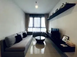 Blissful Homes at i-City - WiFi TV Box 1 Carpark