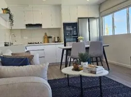 Nala Host - 2BR Apartment Seaside Bliss