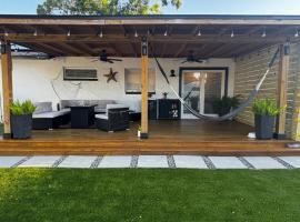 Family home near beaches and Tarpon Springs，位于霍勒迪的别墅