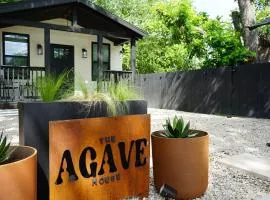 Stay at The Agave - New Braunfels Tiny House