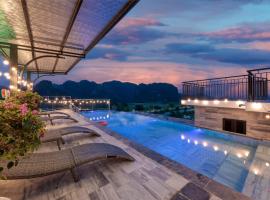 Vũ Hotel，位于宁平的酒店