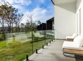 Modern 1 Bed Apartment - 6 Min walk to beach