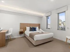Modern Queen Studio - 6 Min Walk to Beach