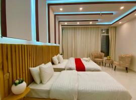 Neelum City Hotel，位于Chitra的酒店