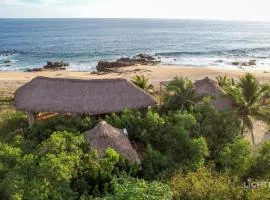 UtopiAmar Beach House & Suites