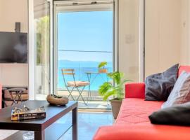 Helen's Seaview，位于阿利韦里翁的酒店