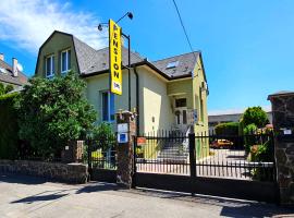 提博利亚旅馆，位于特伦钦的酒店