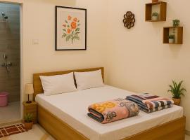 FAMILY HOTEL BHAGWAN DAS ! Varanasi - Near Kashi-Vishwanath-Temple-And Ganga Ghat With Wifi-Restaurant- Parking facilities-Newly Decorated & Spacious Room- A Best Hotel in Varanasi，位于瓦拉纳西的酒店