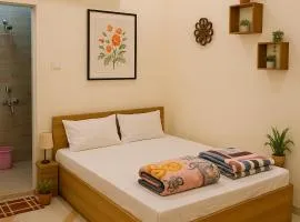 FAMILY HOTEL BHAGWAN DAS ! Varanasi - Near Kashi-Vishwanath-Temple-And Ganga Ghat With Wifi-Restaurant- Parking facilities-Newly Decorated & Spacious Room- A Best Hotel in Varanasi