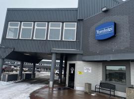 Travelodge by Wyndham Grande Prairie，位于大草原机场 - YQU附近的酒店