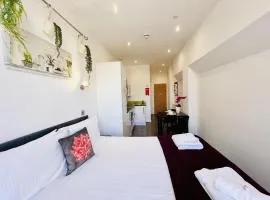 Fox House Studios, Aparthotel