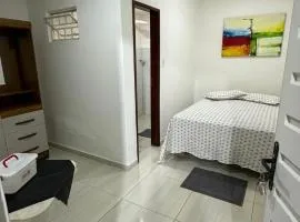 Ambiente amplo com quarto