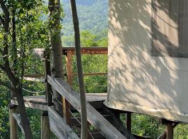 Mesteceni Glamping，位于Nistoreşti的酒店