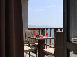 Stylish Paradiso Apartment 206