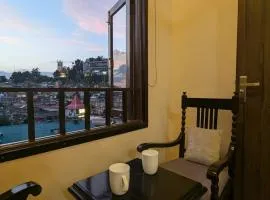 The Mall Ethos - On Mall Road - Kitchen - Sleeps 4