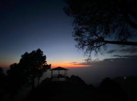 A Kasauli Village Operated By Splendid Hotels，位于卡绍利的酒店