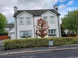 Carndonagh - 3-Bedrooms - Sleeps 6 7 - Garden