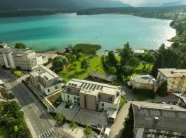 Exklusive Rückzugsorte direkt am türkisblauen See