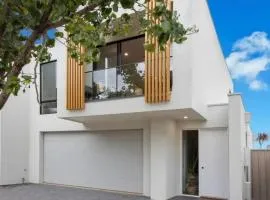 Stylish & Central Townhouse 17 min to the city