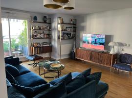 Chez l habitant chambre et salle de bains autonomes，位于库尔布瓦的住宿