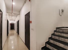 Collection O Insight Inn Near Gomti Riverfront Park，位于Vibhuti Khand的酒店