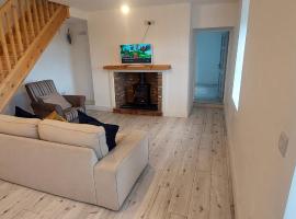 Mo's Cottage，位于Crossterry Bridge的酒店