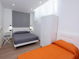 Abruzzo Airport Home，位于圣焦万尼泰亚蒂诺的带停车场的酒店