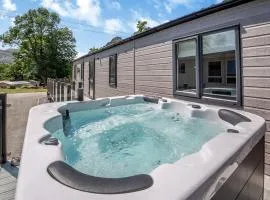 C03 - The Faraday with Hot Tub