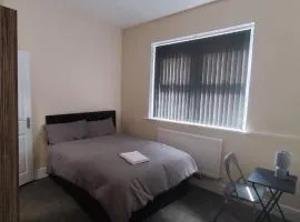 En-Suite Double-Bedroom in the Heart of Salford Manchester CR1 Perfect for Short Stays