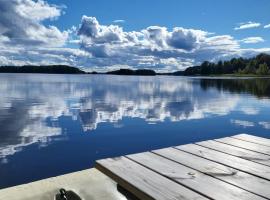 The lake house - boats, beach, sauna, dock and barbecue!，位于桑德维肯的酒店