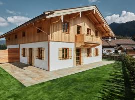 Luxury Alpine Chalet Kreuth I - Private Sauna & Mountain View，位于克罗伊特的酒店