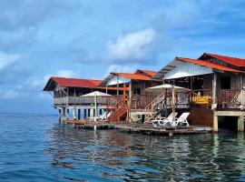 Cabins over the sea on Narasgandub，位于Isla Wichitupo Grande的酒店
