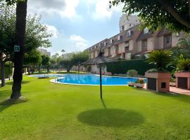 Adosado con piscina en la playa，位于阿利坎特的酒店