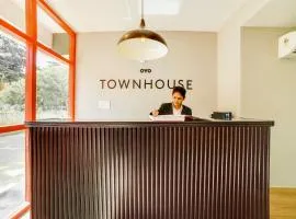 Townhouse Sarvar Hospitality Near Ascendas Park Square Mall