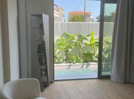 Nõs Luxury Rooms，位于迈索隆吉翁阿拉索斯机场 - GPA附近的酒店