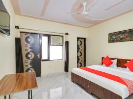 Hotel O Akash Guest House，位于法里达巴德的酒店