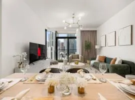 Luxury Two Bedroom Apartment with City & Pool View by Delujo Stays
